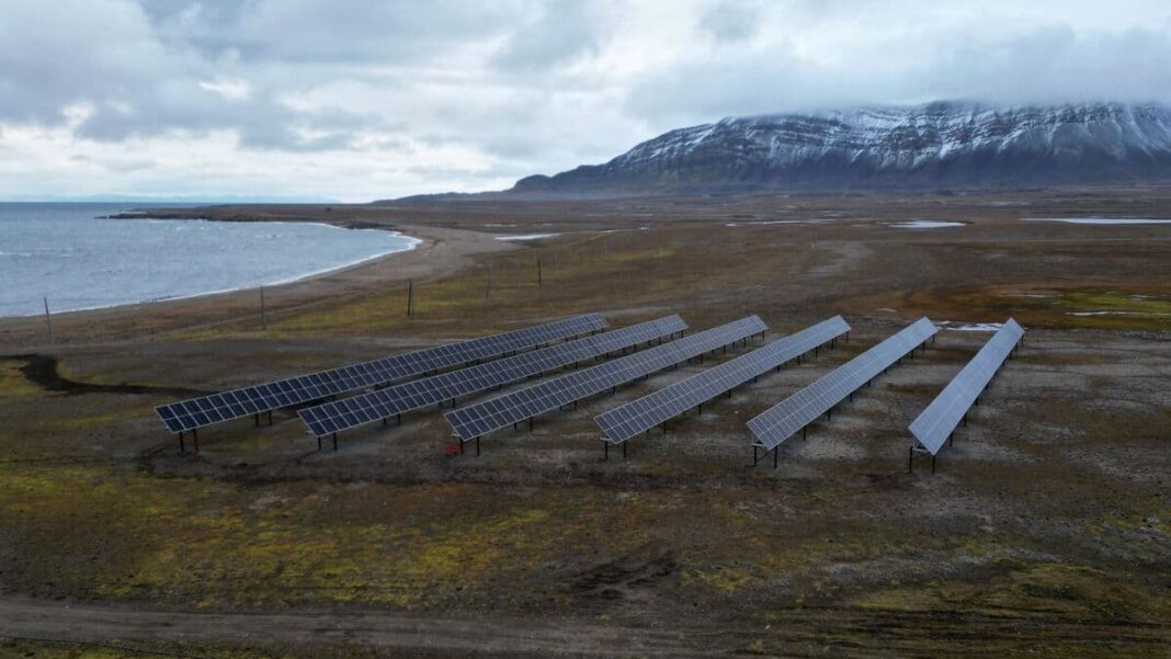 Arctic: 360 solar panels installed to “green” an island near the North Pole

