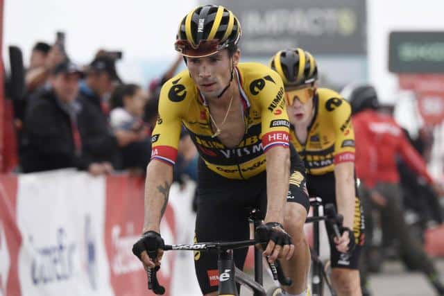 Primoz Roglic wins at the top of Angliru, new hat-trick for Jumbo-Visma in the 17th stage of the Vuelta

